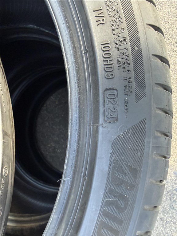  255/4020" újszerű Bridgestone nyári gumi gumi 3. kép