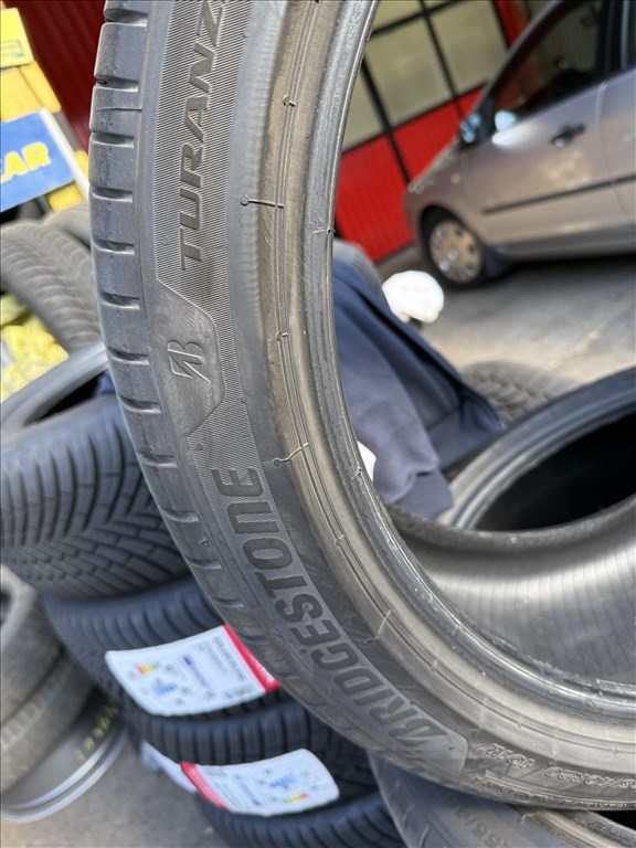  255/4020" újszerű Bridgestone nyári gumi gumi 4. kép