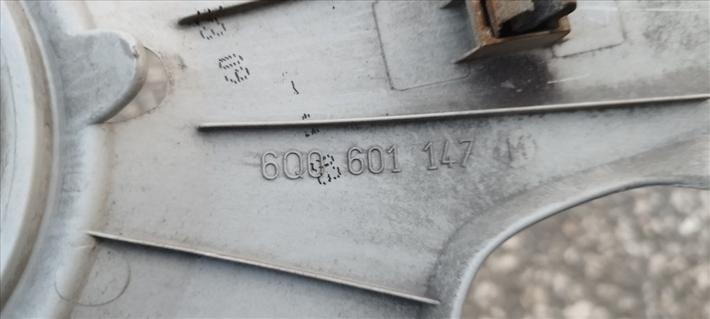 Volkswagen Polo, Fox stb gyári 14" körmös rögzítésű dísztárcsa eladó! 6Q0601147M 5. kép