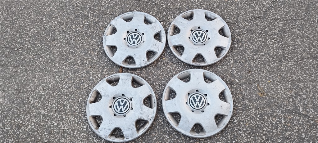 Volkswagen Polo, Fox stb gyári 14" körmös rögzítésű dísztárcsa eladó! 6Q0601147M 1. kép