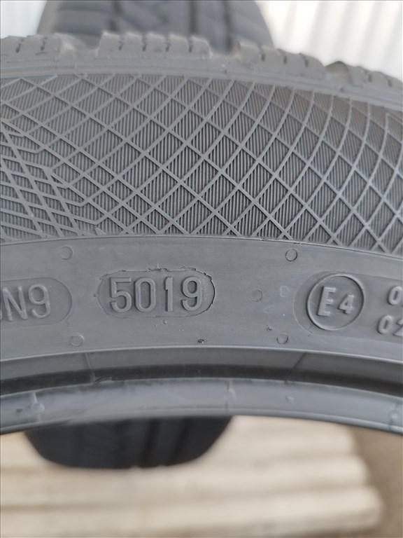  235 50 r19 Continental Winter Contact TS 850P téligumik 2db!  3. kép