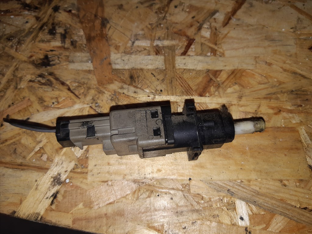 Fiat Punto II Féklámpa Kapcsoló 46840511 1. kép