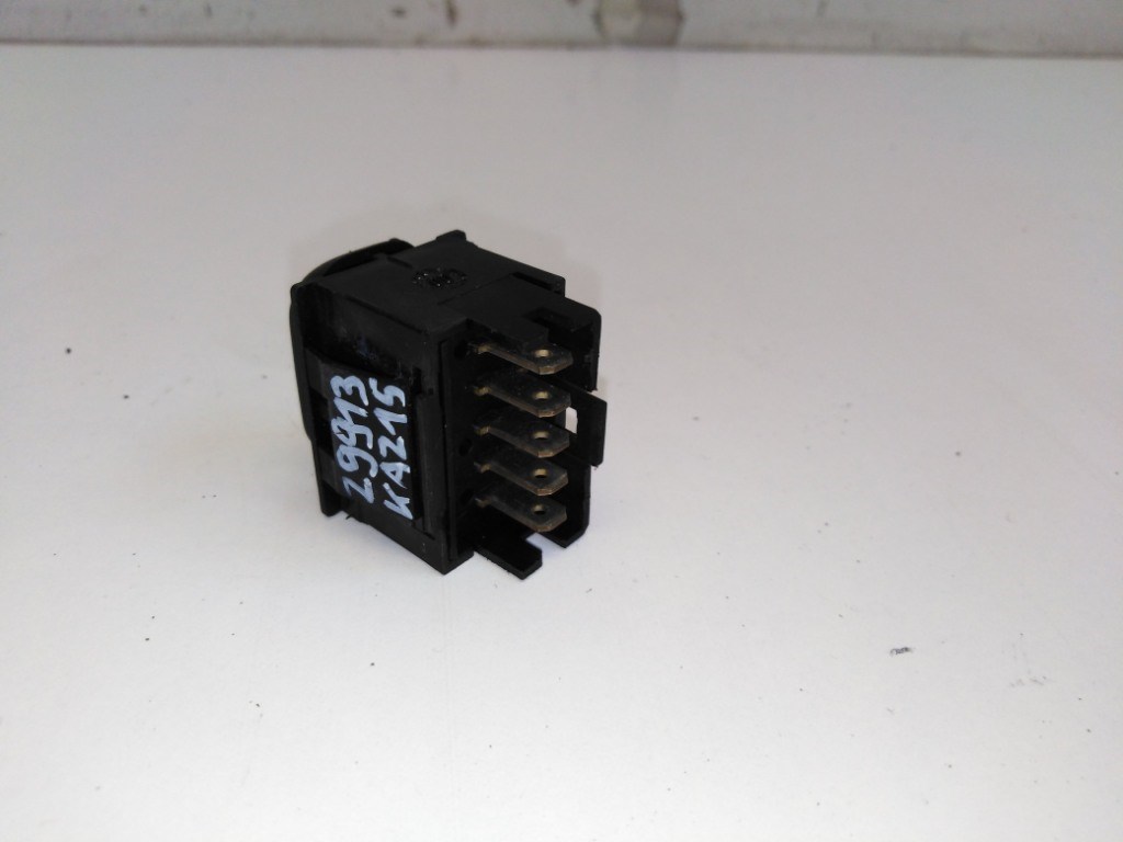 Citroen Xsara jobb elsõ ablakemelõ kapcsoló 2. kép