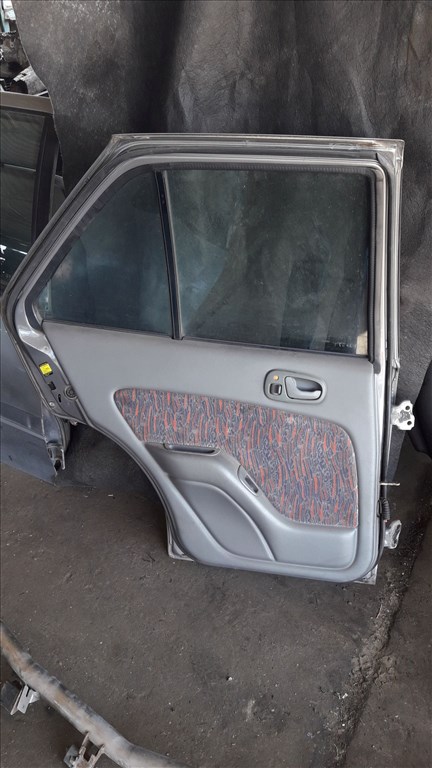 Suzuki Swift II 96-03 Bal Hátsó Ajtó 2. kép