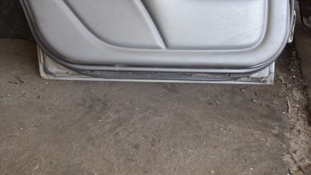 Suzuki Swift II 96-03 Bal Hátsó Ajtó 3. kép