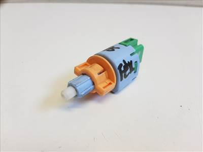 Mitsubishi Outlander  féklámpa kapcsoló