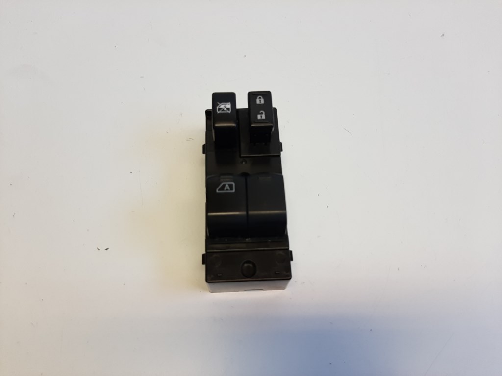 Nissan Note (E12) bal elsõ ablakemelõ kapcsoló 1. kép