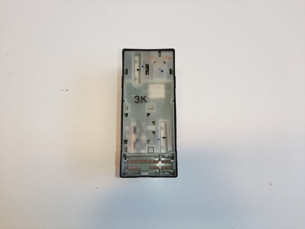 Nissan Note (E12) bal elsõ ablakemelõ kapcsoló 2. kép