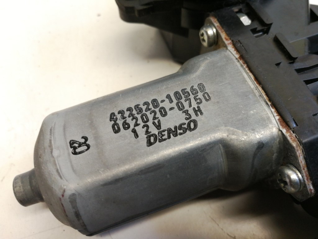 Toyota Yaris (XP90) bal elsõ ablakemelõ motor 0620200750 3. kép