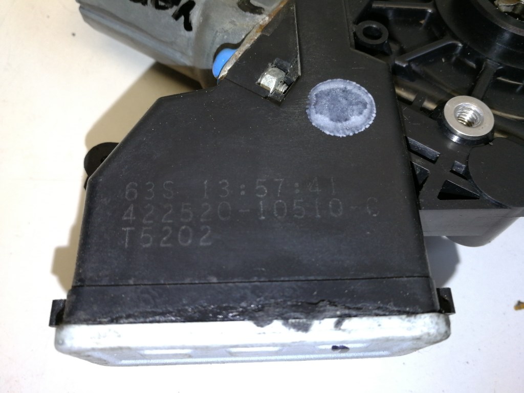 Toyota Yaris (XP90) bal elsõ ablakemelõ motor 0620200750 4. kép