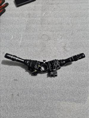 TOYOTA AVENSIS T27 kormánykapcsoló 