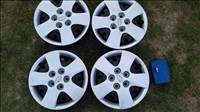 5x114.3 lyukosztású 5,5JJ 15" használt Kia lemezfelni dísztárcsával kerékanyákkal