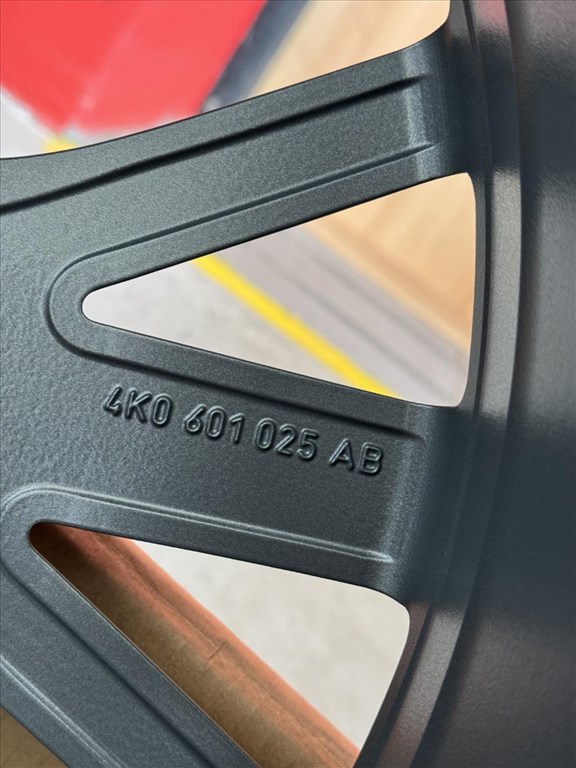 R20 Original audi 8.5J ET43 - 4K0 601 025AB / 4K0601025AB 1db alufelni felni 3. kép