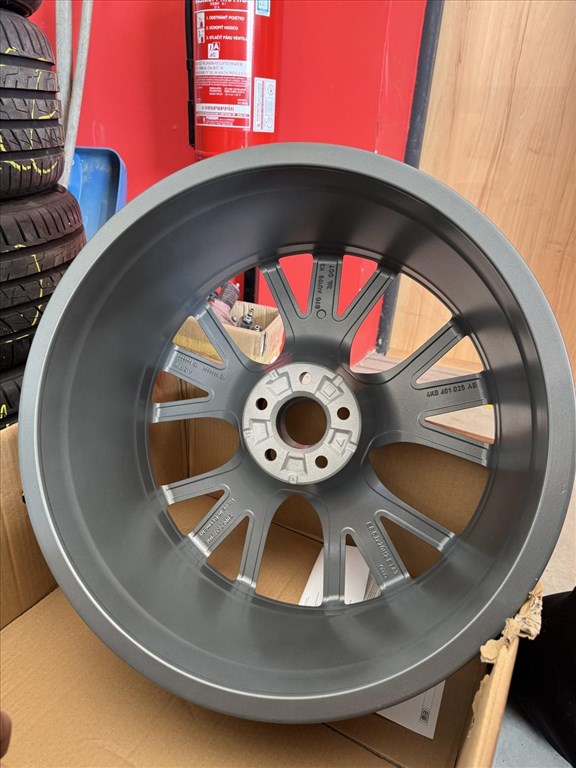 R20 Original audi 8.5J ET43 - 4K0 601 025AB / 4K0601025AB 1db alufelni felni 8. kép