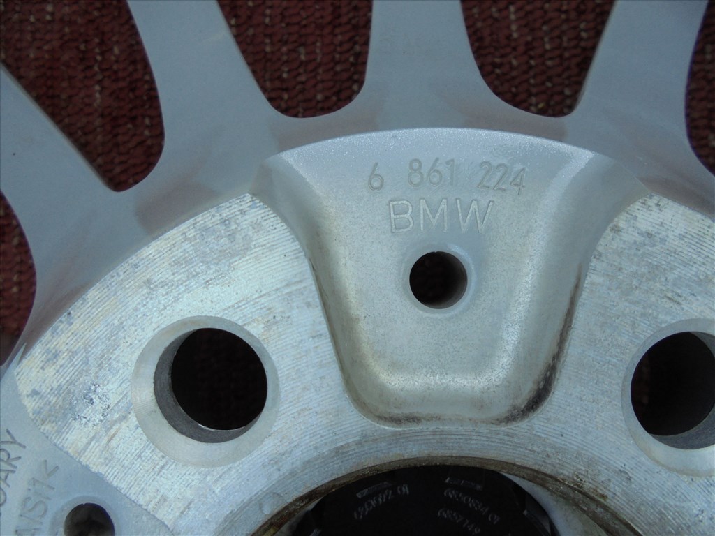 BMW 18-as gyári alufelni kitűnő eredeti állapotban eladó 6. kép