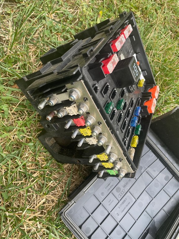 Volkswagen Passat B6 2.0 CR TDi Gyári Bontott Alkatrészei 31. kép