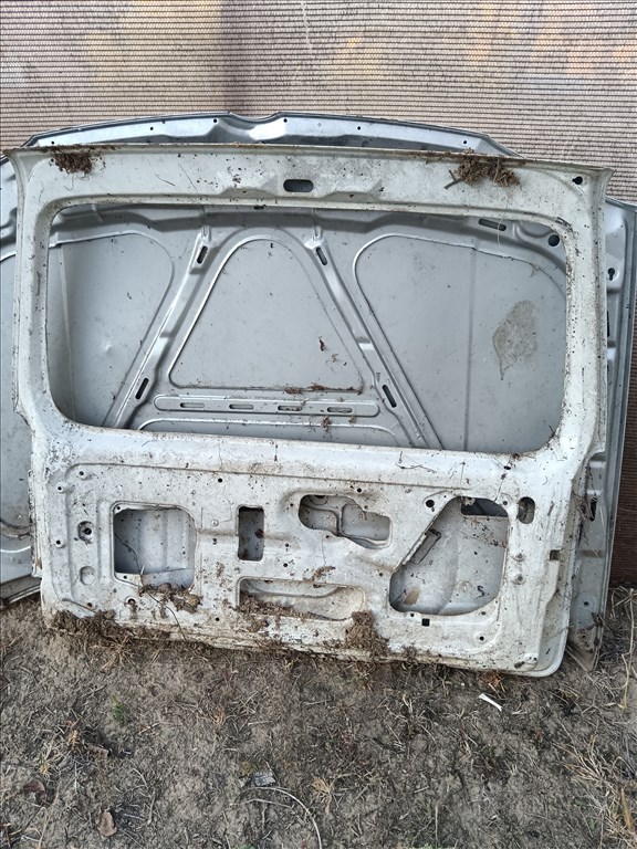 Suzuki Jimny csomagtér ajtó  2. kép