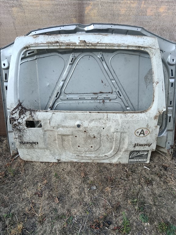 Suzuki Jimny csomagtér ajtó  1. kép
