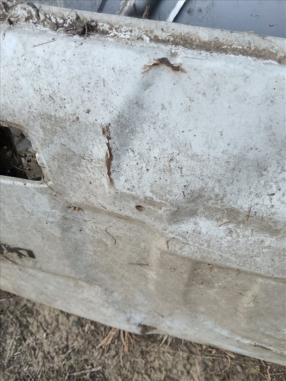 Suzuki Jimny csomagtér ajtó  3. kép