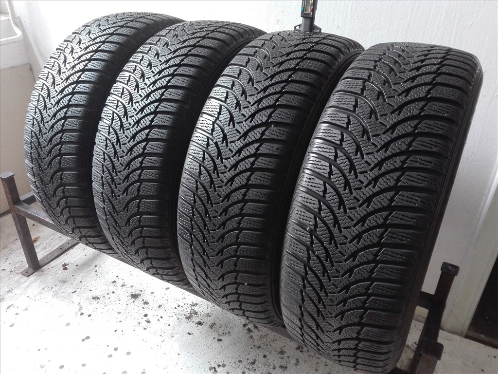 215/60R16 Kumho téli gumi garnitúra 215/60 r16 2. kép