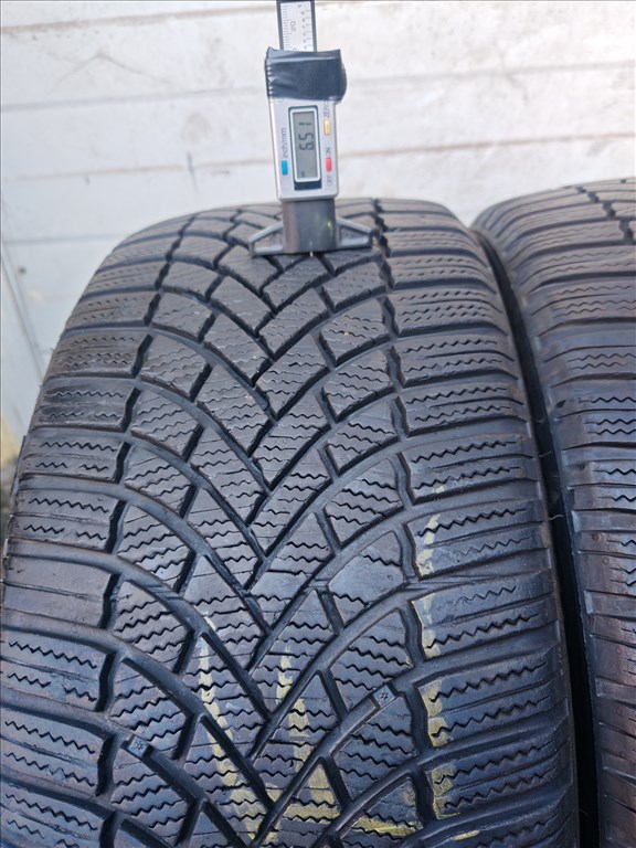  225/4517" újszerű Bridgestone téli gumi gumi 1. kép