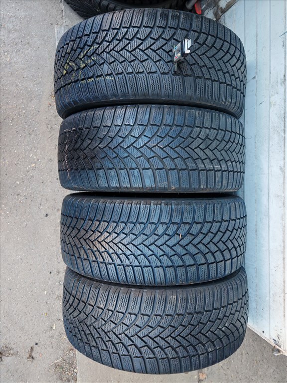  225/4517" újszerű Bridgestone téli gumi gumi 2. kép