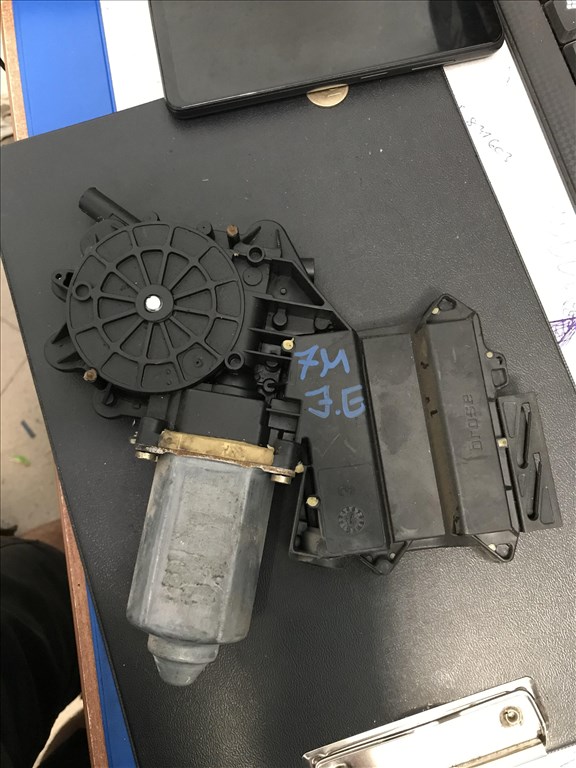 Volkswagen Sharan I 7M * jobb első ablakemelő motor 1. kép