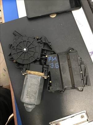 Volkswagen Sharan I 7M * jobb első ablakemelő motor