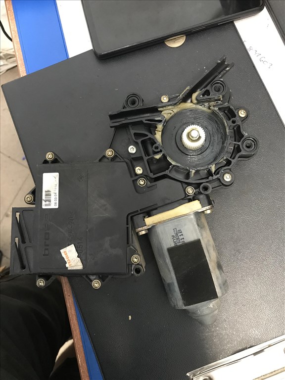 Volkswagen Sharan I 7M * jobb első ablakemelő motor 2. kép