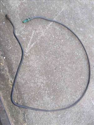 Mazda B2200 Üzemanyag Cső