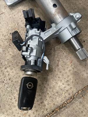 Opel Astra J Gyújtáskapcsoló 2 db kulcs , Kormányoszlop 13328668 