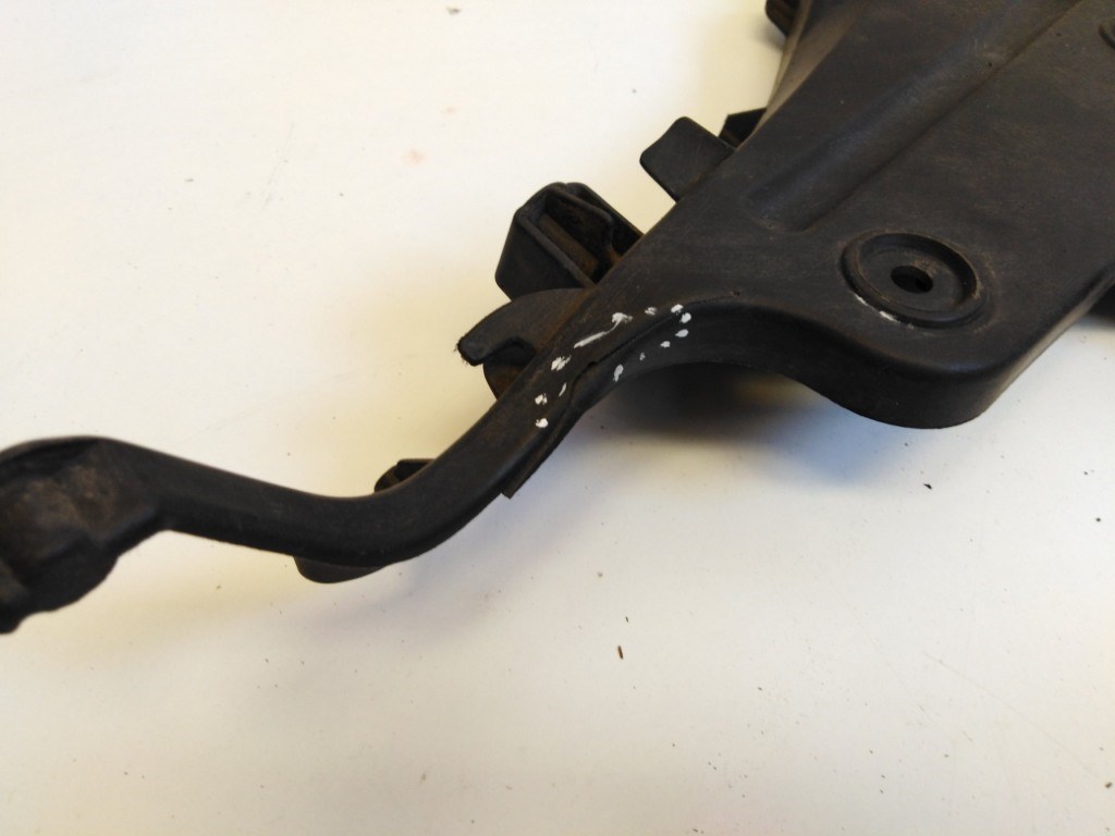 Audi A4 kombi (8E B7) jobb hátsó lökhárító oldal tartó 8E9807454A 3. kép