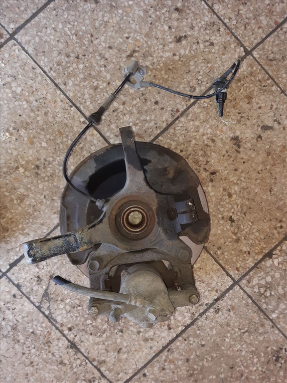 Suzuki Swift III 04-10 Jobb Elsõ Csonkállvány Kerékaggyal  Féknyereg  ABS Jeladó 1. kép