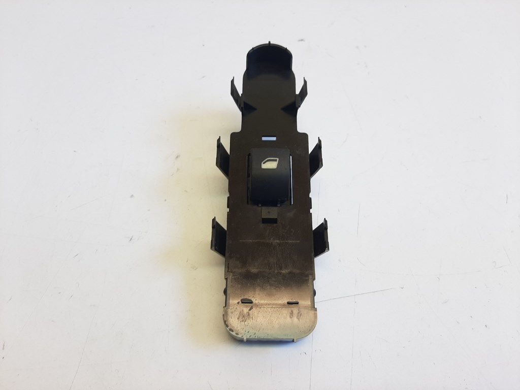 Peugeot 207 cc jobb elsõ ablakemelõ kapcsoló 1. kép