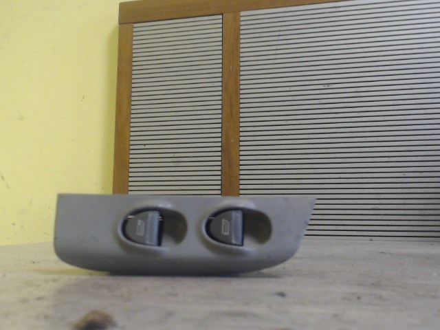 FIAT Multipla 1998.11.01-2002.02.28 Bal első ablakemelő kapcsoló 1. kép