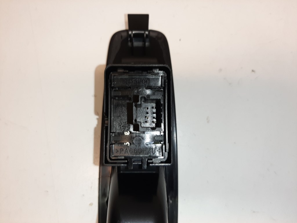 Renault Megane bal hátsó ablakemelõ kapcsoló 829507746R 3. kép