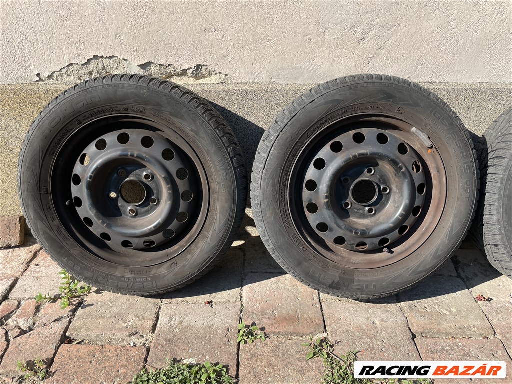  4 db 5x114.3 lyukosztású 15" használt lemezfelni, rajta 185/65 kopott Nokian téli gumi 2. kép