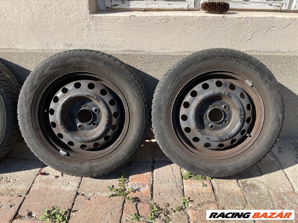 4 db 5x114.3 lyukosztású 15" használt lemezfelni, rajta 185/65 kopott Nokian téli gumi 3. kép