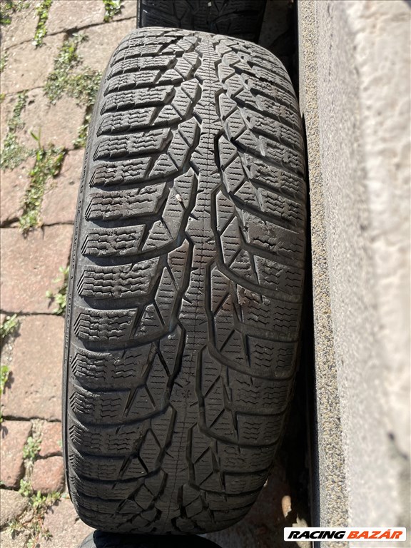  4 db 5x114.3 lyukosztású 15" használt lemezfelni, rajta 185/65 kopott Nokian téli gumi 4. kép