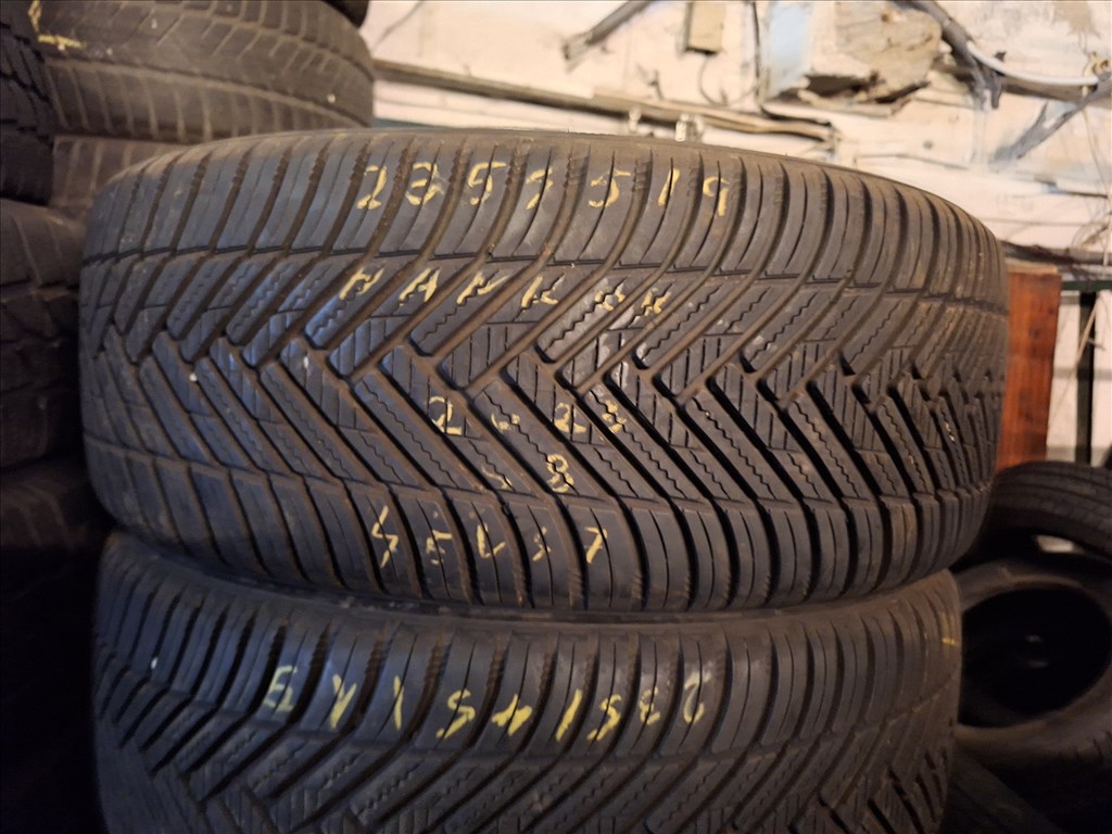  235/45/19" Hankook négyévszakos gumi  1. kép