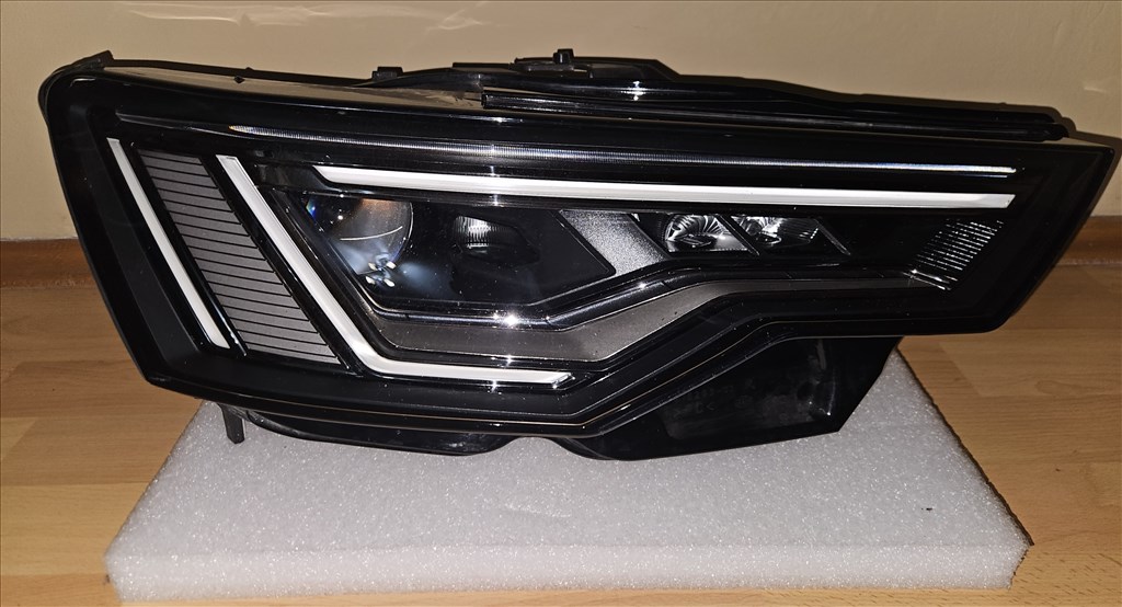Audi A6 (C8-4K) jobb első fényszóró 4K0941040 1. kép