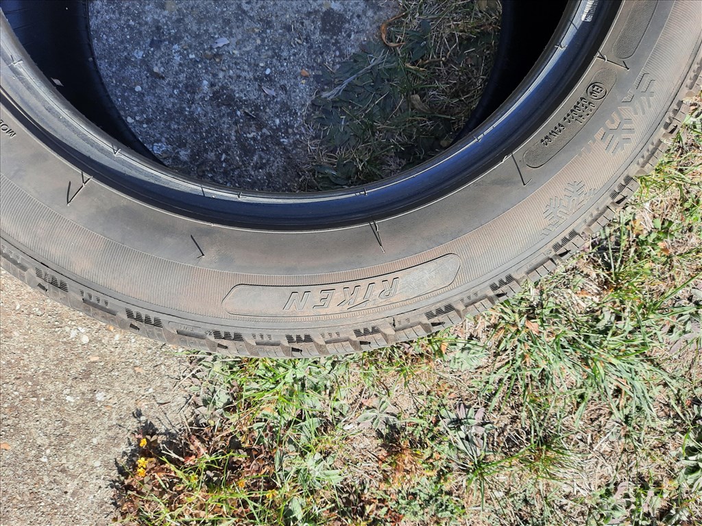 235/5517" újszerű Riken téli gumi gumi 3. kép