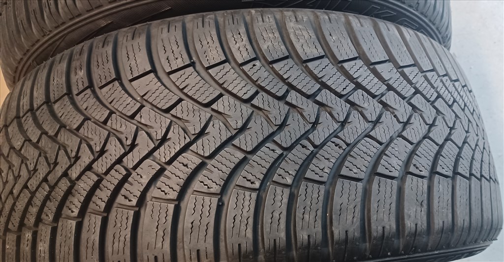 Falken Eurowinter HS01 245/45 R18 téli gumik 2db.7,5mm 1. kép