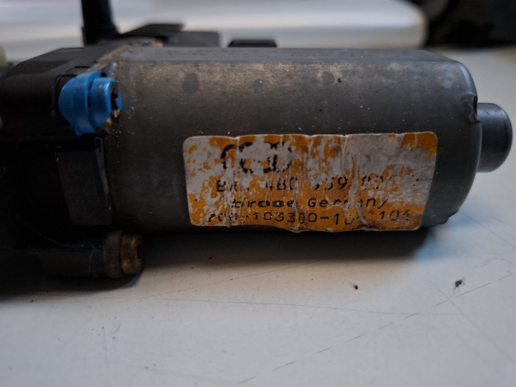 Audi A6 (C5 4B) bal hátsó ablakemelõ motor 0130821784 3. kép