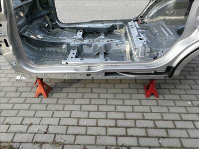 Ford B-max bal küszöb