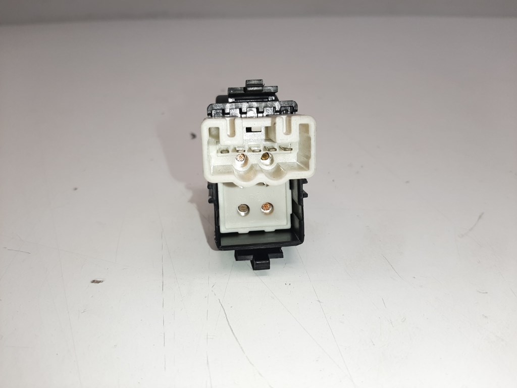 Toyota Rav 4 (XA20) jobb elsõ ablakemelõ kapcsoló 2. kép