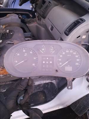 Renault trafic km óra 