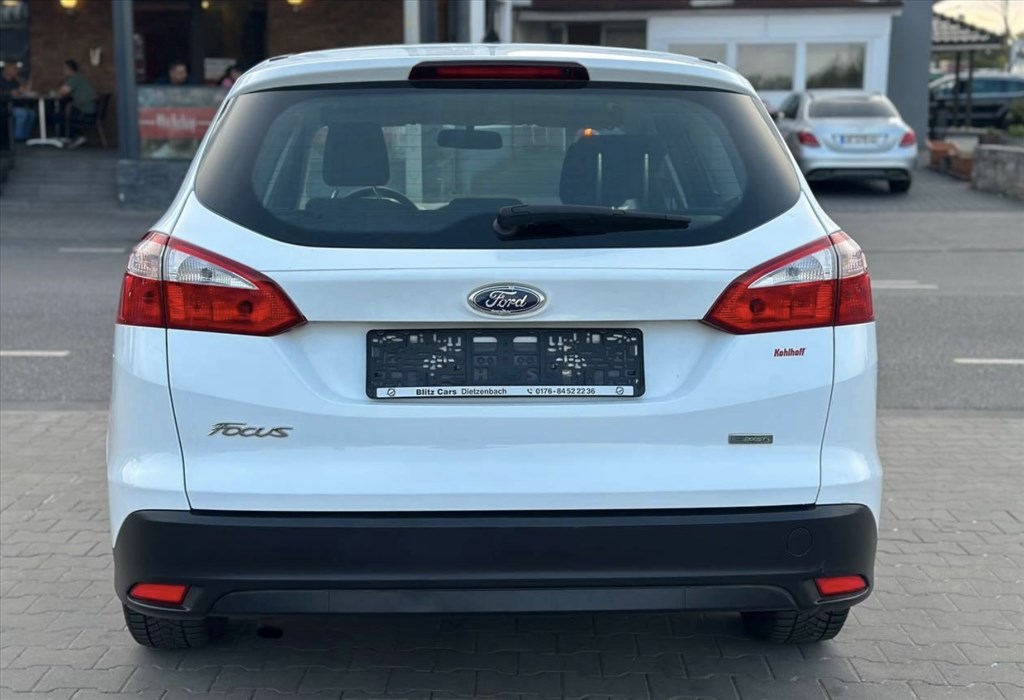 Ford Focus Mk3 Csomagtér ajtó fehér 1. kép