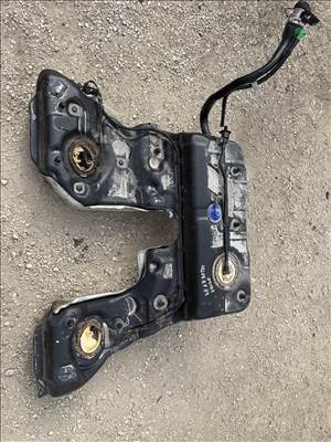 Audi A8 (D4 - 4H) tank 