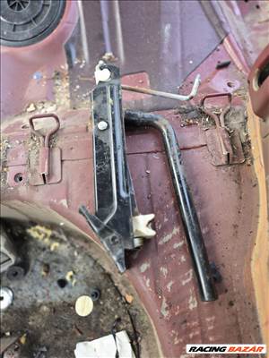 Opel Combo C, Opel Corsa C, Opel Astra G, Opel Zafira A, Opel Meriva A Emelő kerékkulcsal